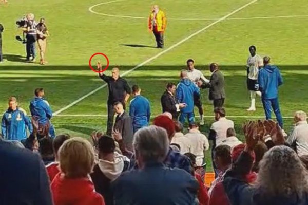 配资炒股平台 阿森纳球迷唱歌嘲讽澳波：你们是伪装的热刺吗？明天你就下课