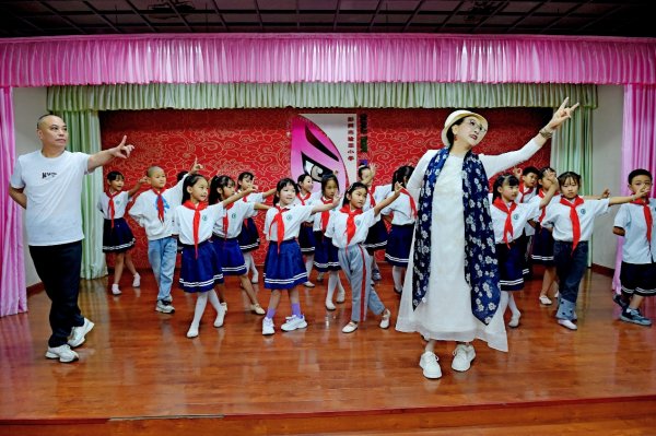 杠杆平台app哪个可靠 川剧、剪纸、峨眉武术走进校园 四川多所学校用非遗点亮“开学第一课”